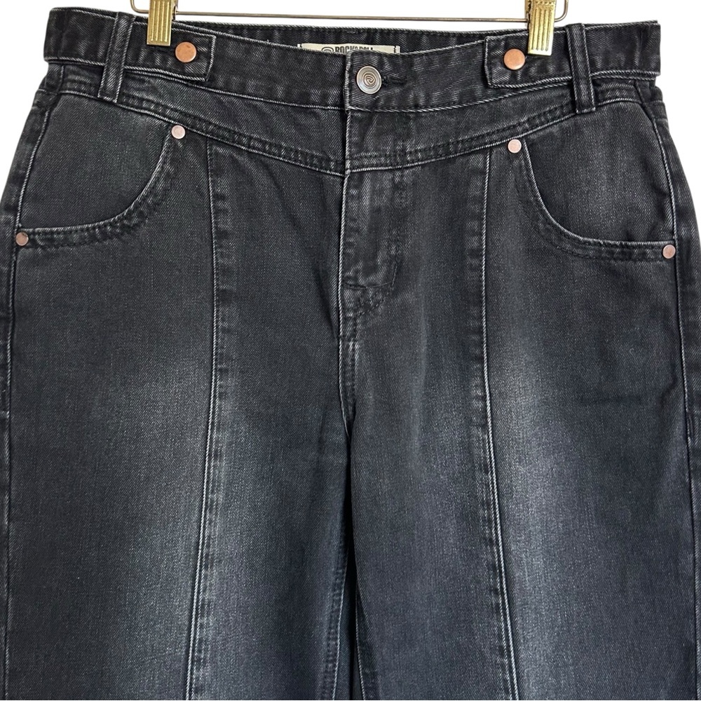 High-Rise Black Flare Jeans for Women — Sleek Wide-Leg Fit - Picture 5 of 15